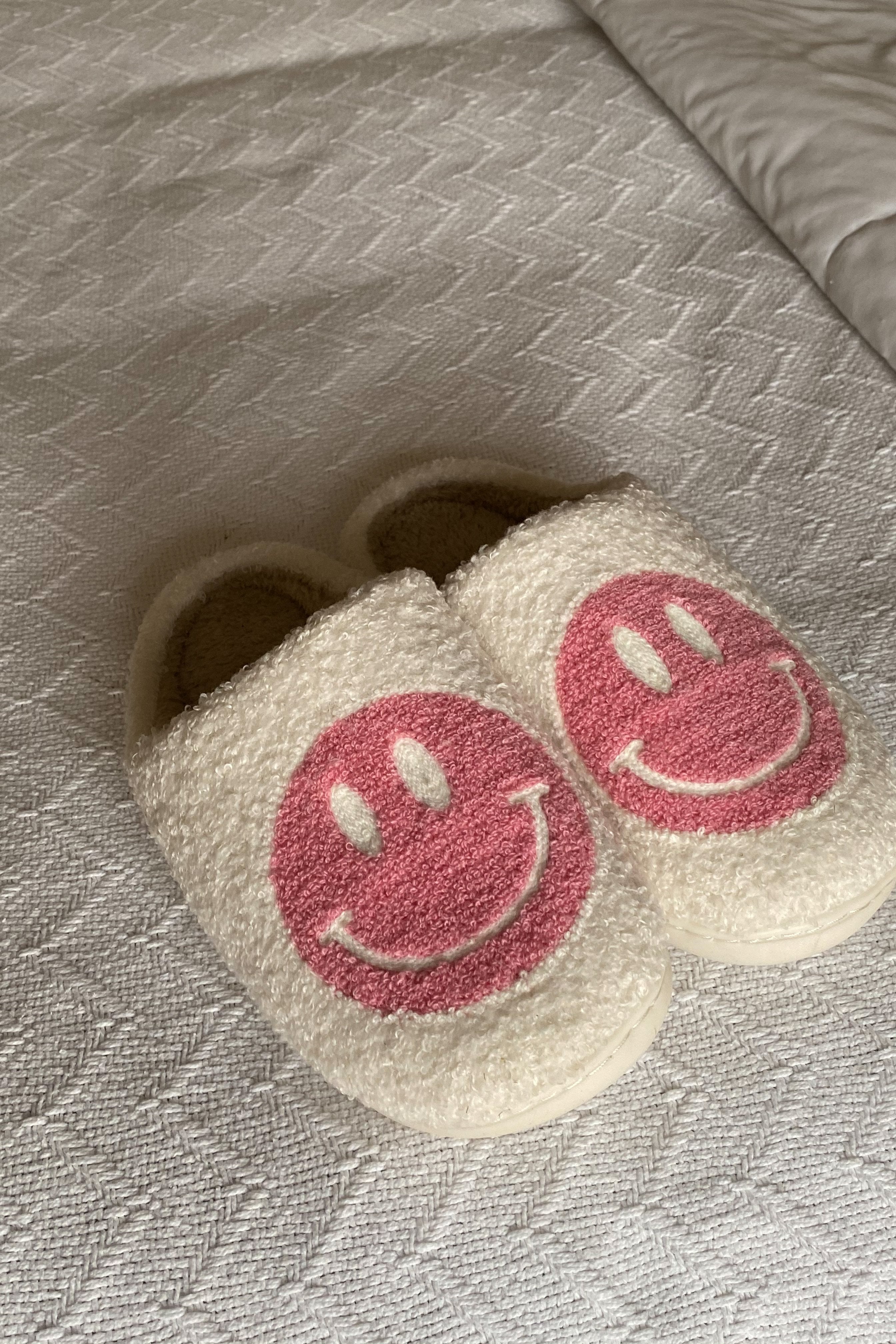 Happy Home Slippers — Pink